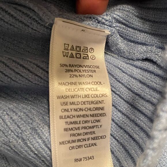 Happily Grey Cropped Ribbed Design Sweater. Size: Medium Color: Lt. Blue - Picture 7 of 8